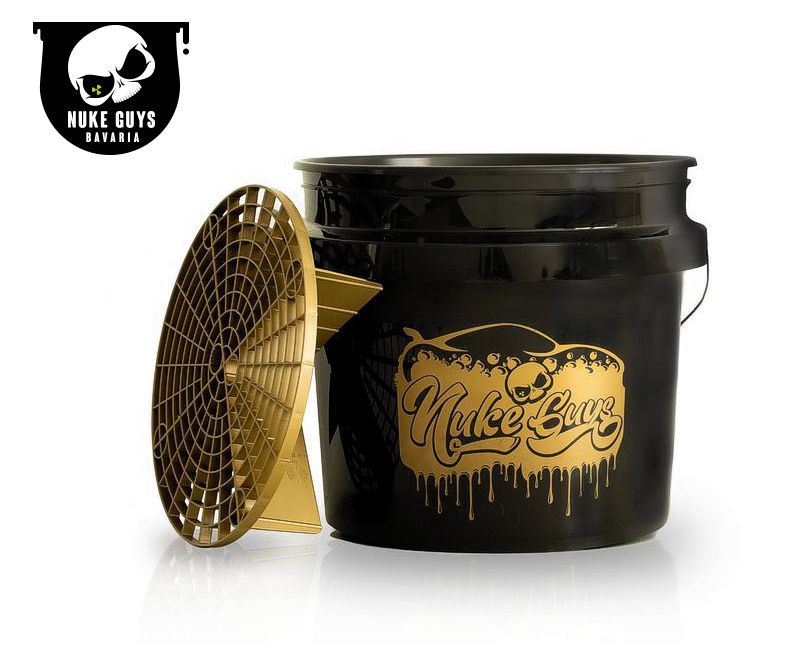 Nuke Guys Golden Bucket Set GritGuard Wascheimer 3.5 Gallonen mit GritGuard Eiimereinsatz in Gold