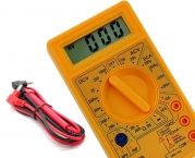 Digital-Multimeter Messgerät mit Messkabel und Prüfspitzen